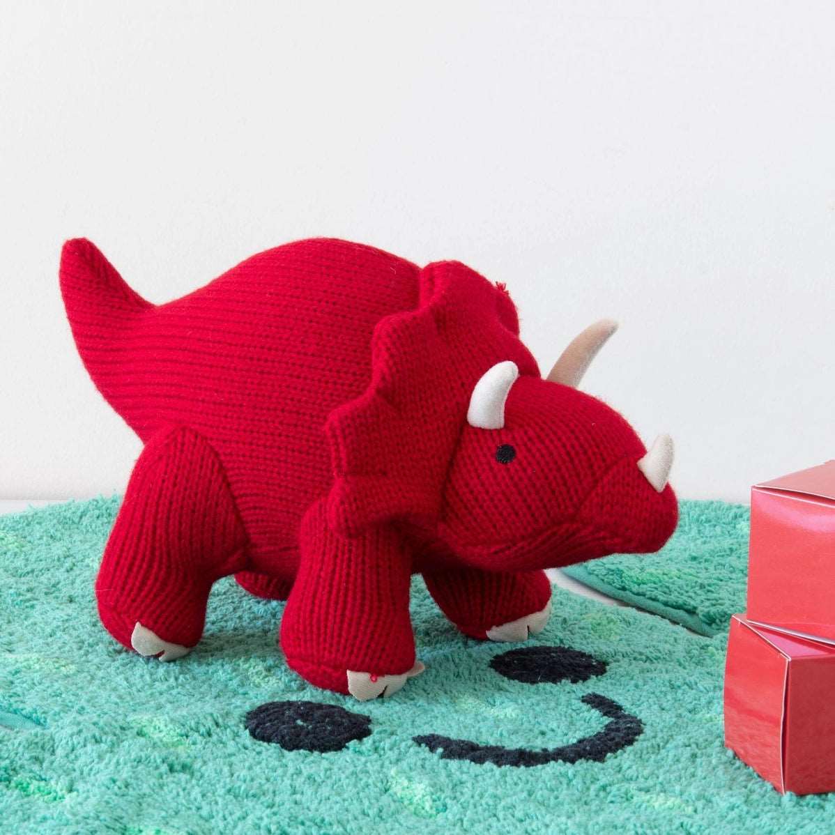 Grand tricératops rouge tricoté